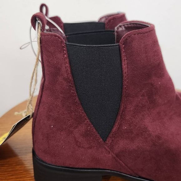 Seven7 Oxblood Manhattan Micro Suede Boot Size 6 NWT Ankle Bootie - Picture 5 of 11